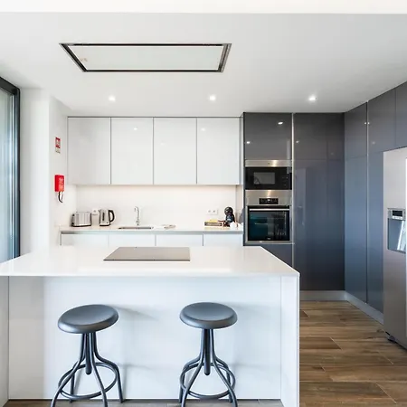 Apartment Modern Two Bedroom By Ideal Homes *