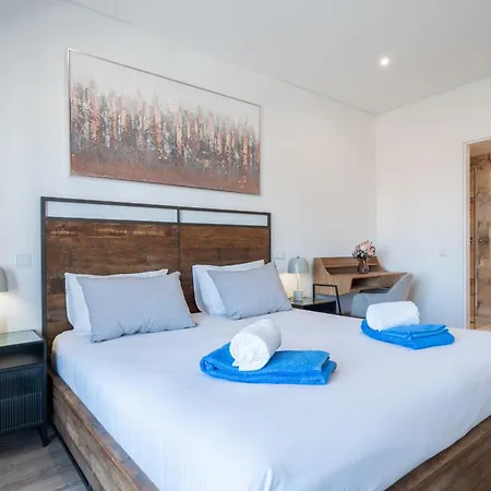 Apartment Modern Two Bedroom By Ideal Homes *
