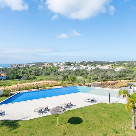 Modern Two Bedroom By Ideal Homes Apartment Portimao