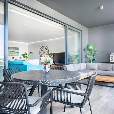 Apartment Modern Two Bedroom By Ideal Homes