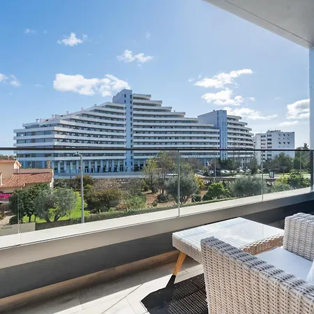 Apartment Modern Two Bedroom By Ideal Homes