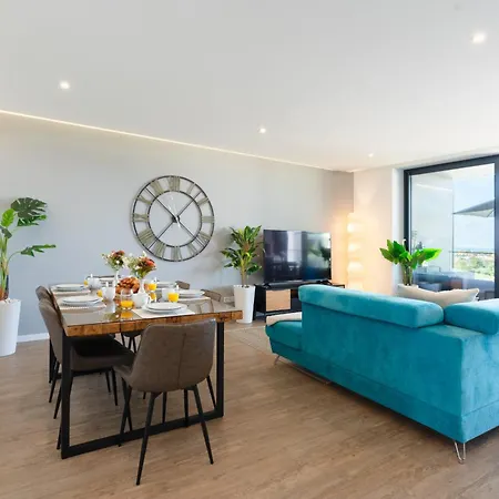 Modern Two Bedroom By Ideal Homes Lejlighed
